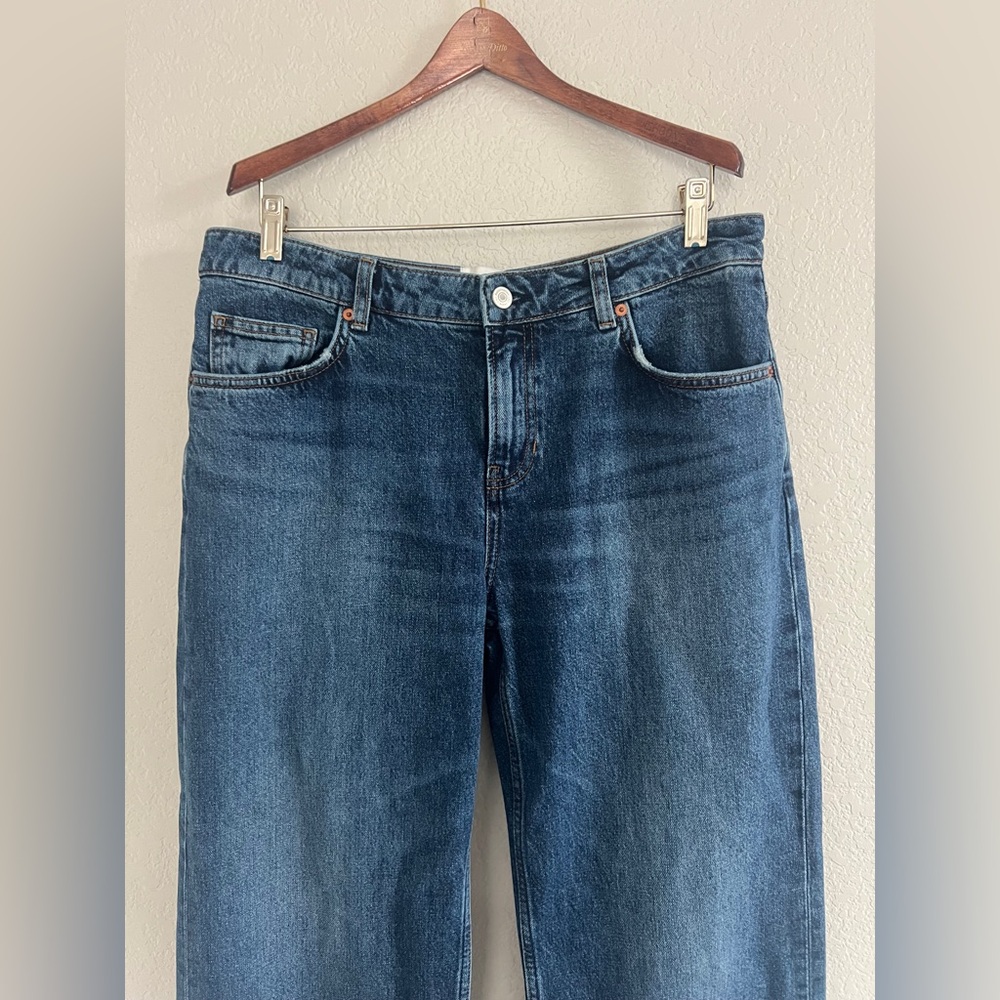 Reformation Charlee Low Rise Straight Leg Short Jeans In Blue Maggiore. Size 30S - Picture 10 of 15